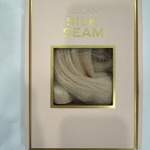 BELLAMI Beach Blonde Hair Extensions

16" | 140G | Style: Silk Seam | 5 Pieces